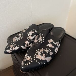 Dolce Vita Harmony Black Leather w/Floral Embroidery & Studded Detail Mule- 6.5